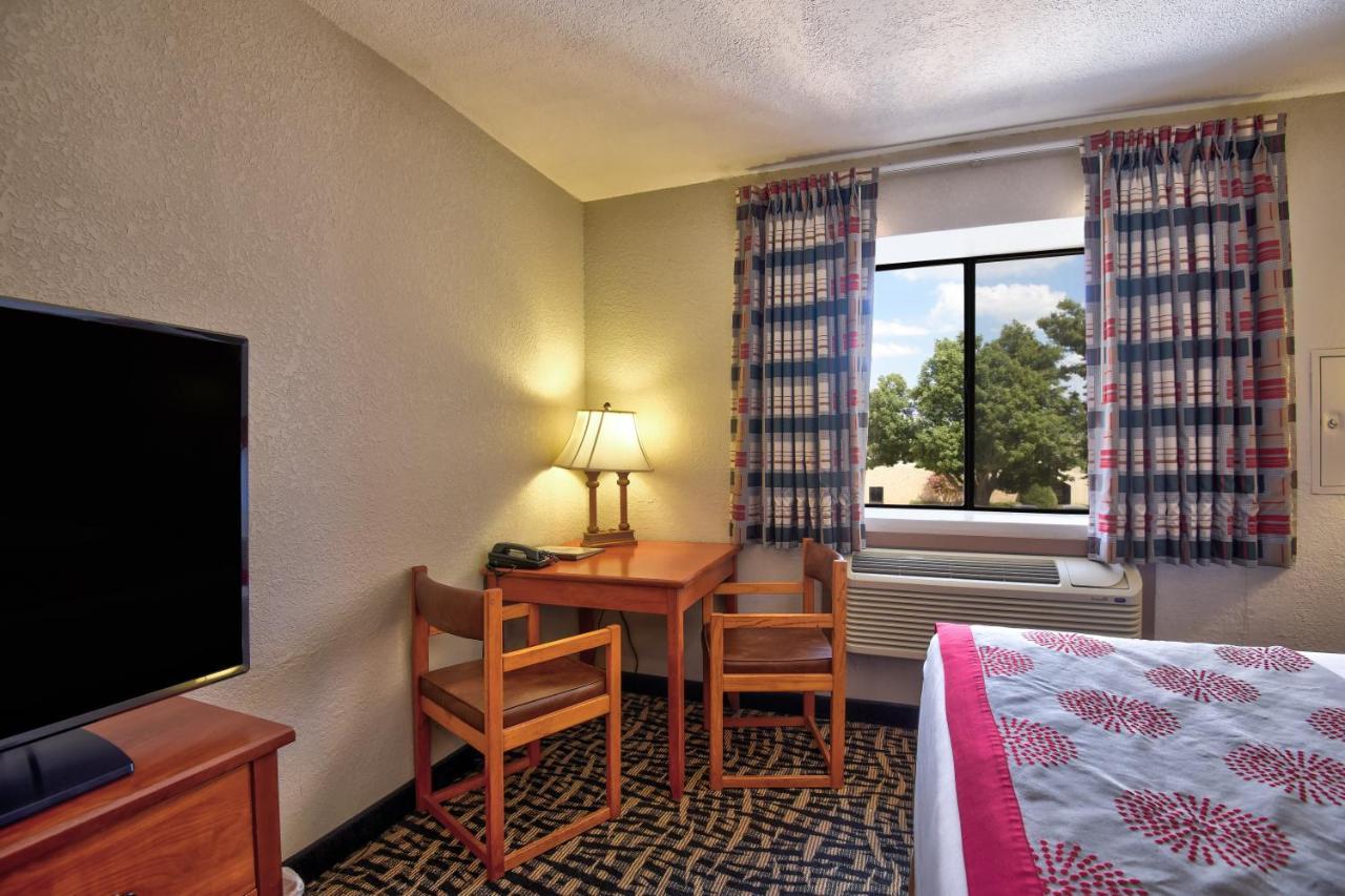 Ramada By Wyndham Oklahoma City Airport North Exteriér fotografie