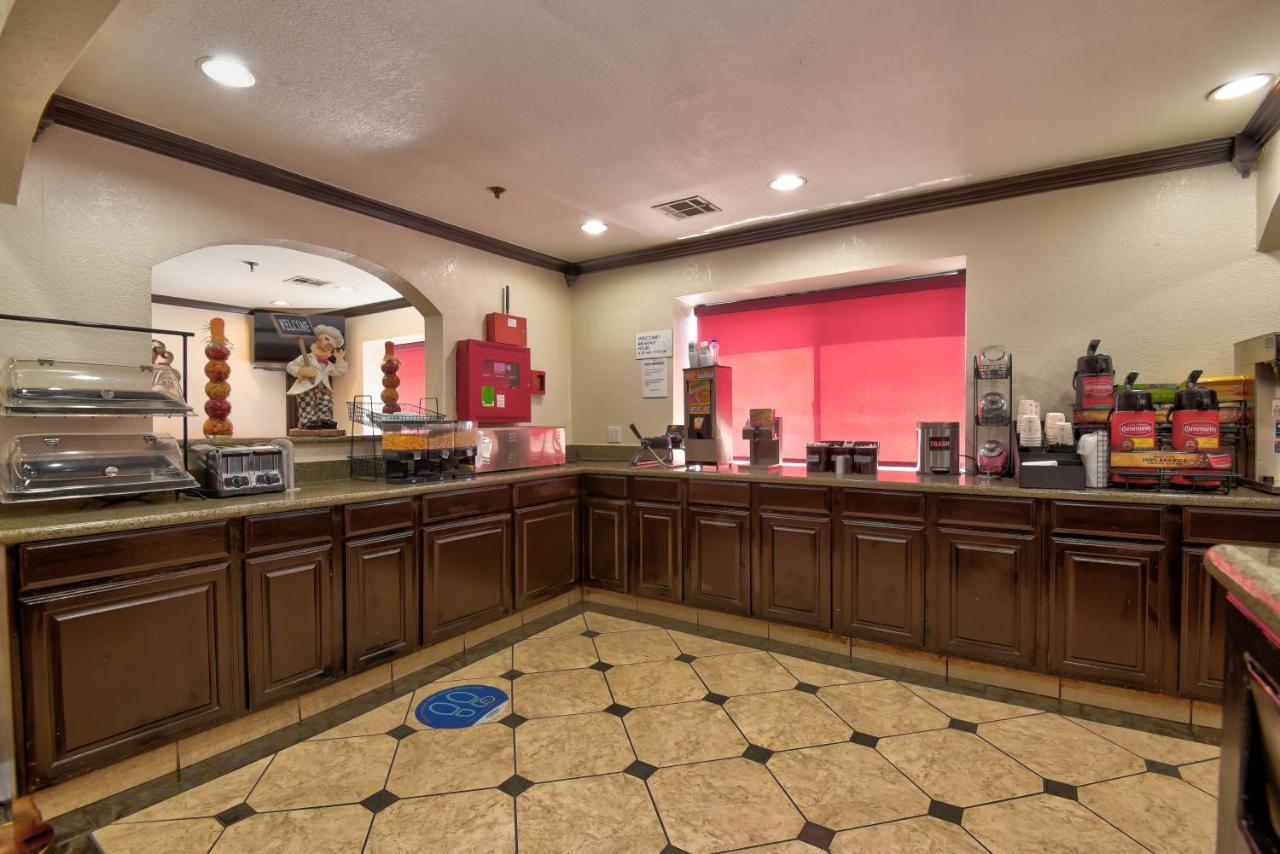 Ramada By Wyndham Oklahoma City Airport North Exteriér fotografie