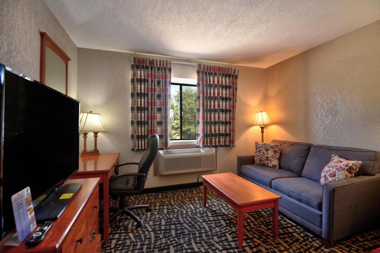 Ramada By Wyndham Oklahoma City Airport North Exteriér fotografie