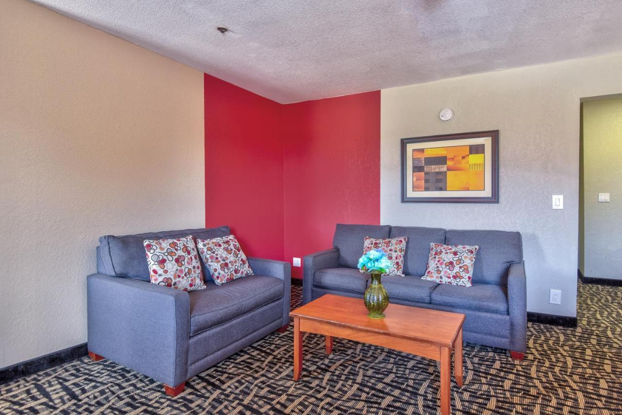 Ramada By Wyndham Oklahoma City Airport North Exteriér fotografie