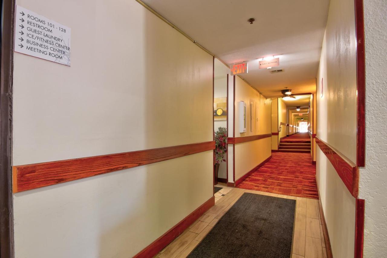 Ramada By Wyndham Oklahoma City Airport North Exteriér fotografie