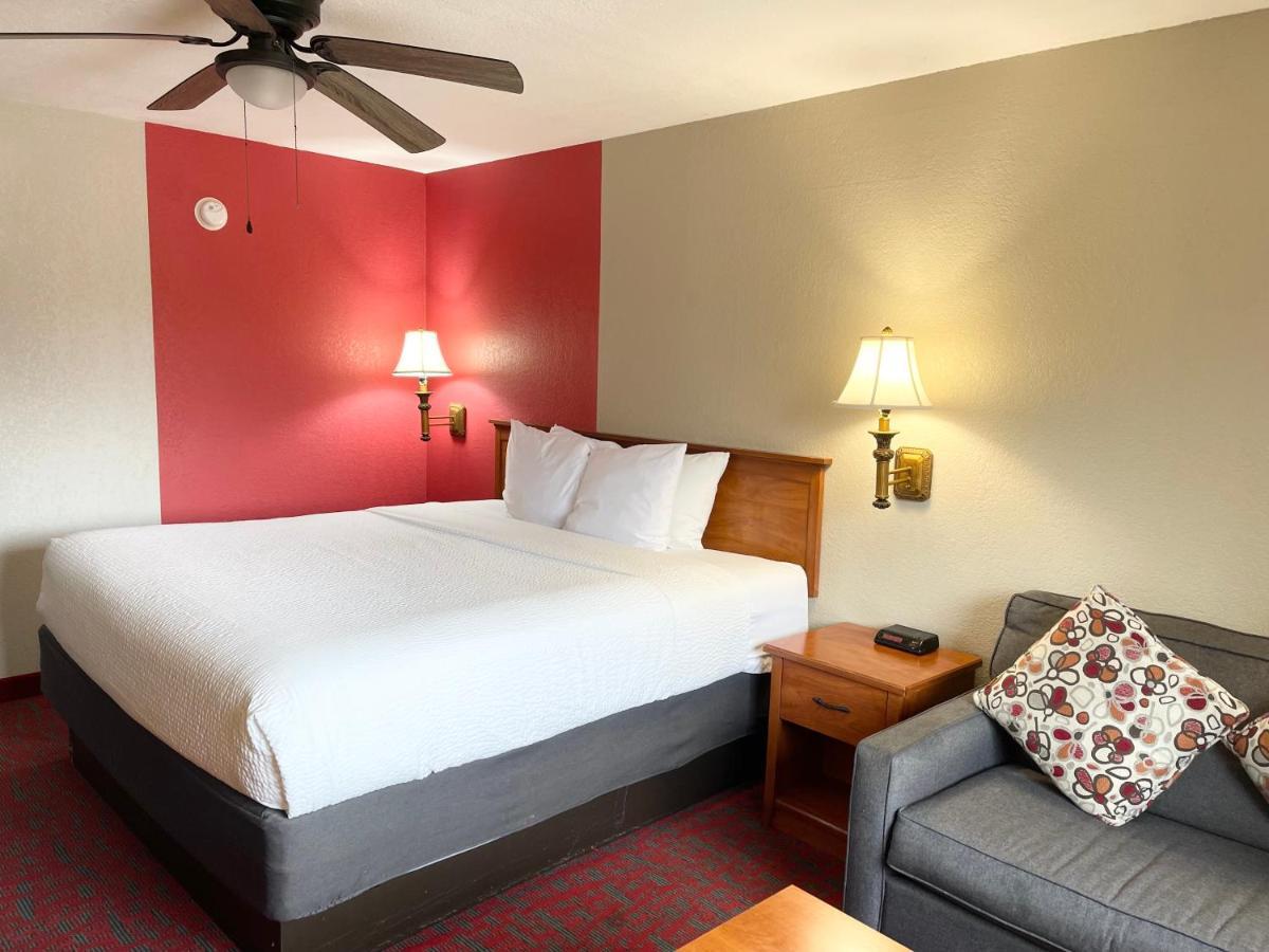 Ramada By Wyndham Oklahoma City Airport North Exteriér fotografie